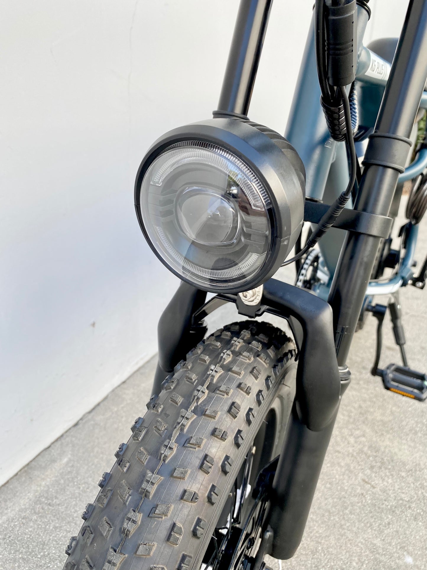 K6P BLUE: TEEN SIZE MOPED with APP Speed Control