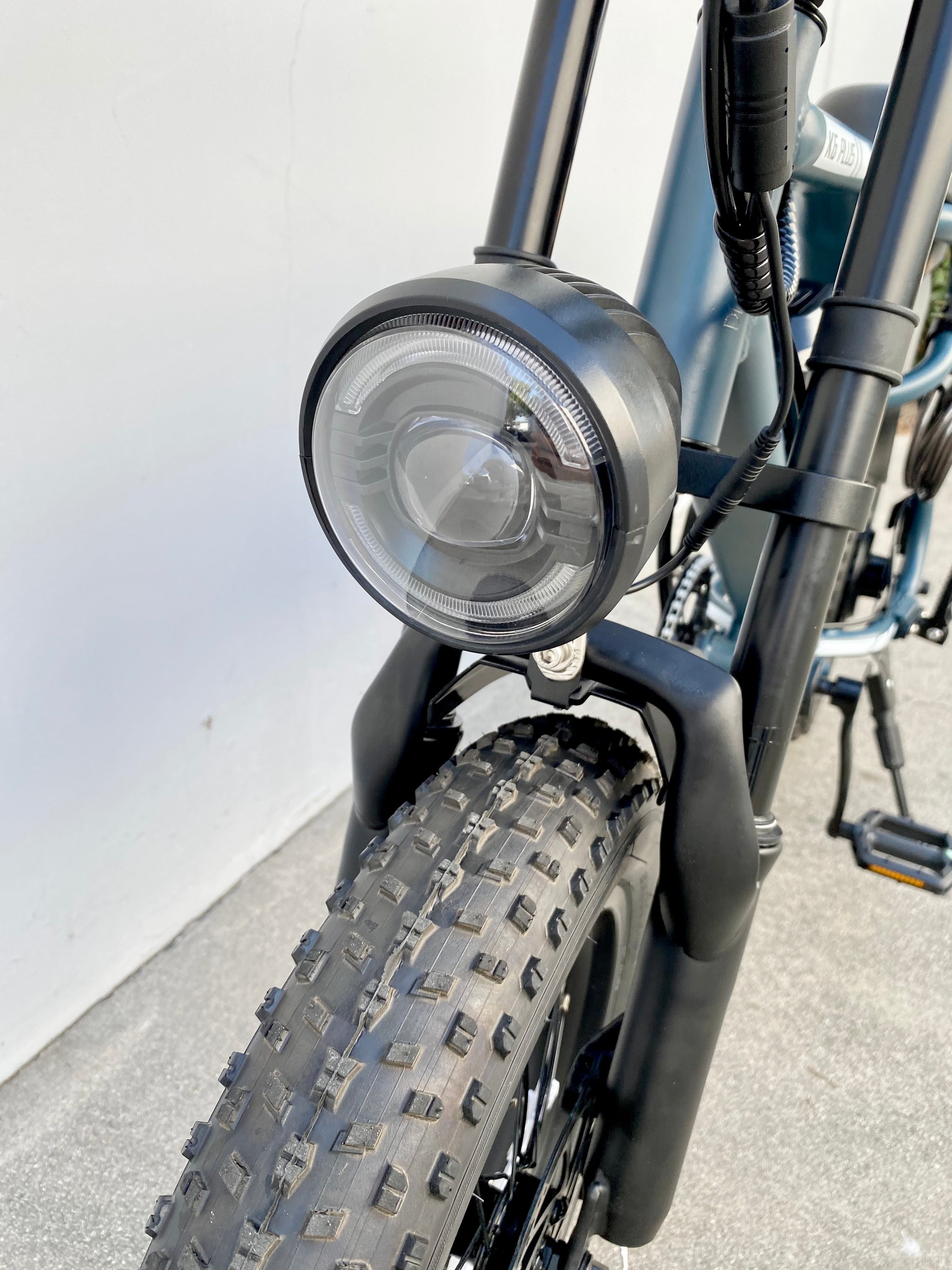 K6P BLUE: TEEN SIZE MOPED with APP Speed Control