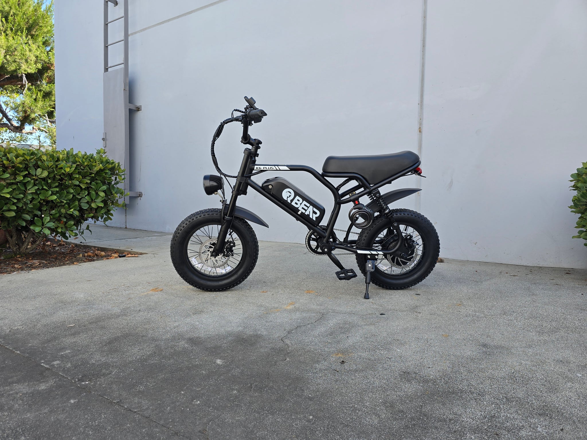K6P BLACK: TEEN SIZE MOPED with APP Speed Control