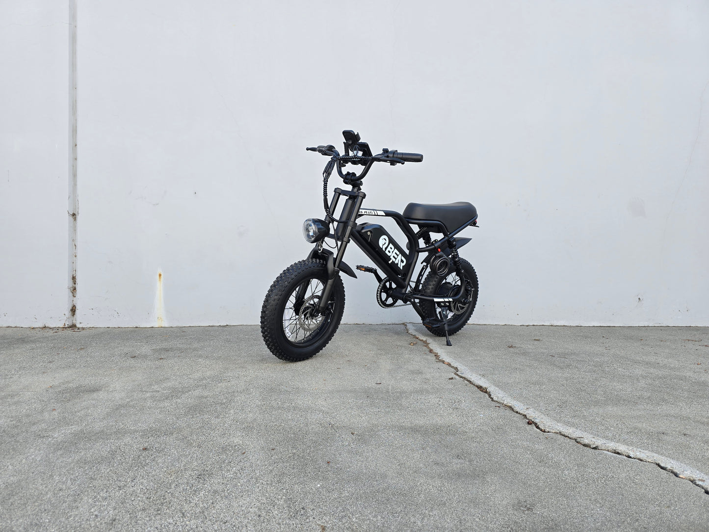 K6P BLACK: TEEN SIZE MOPED with APP Speed Control